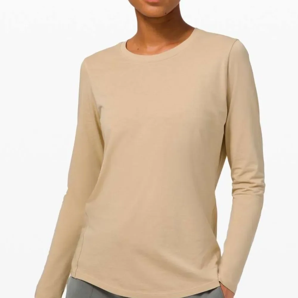 Lululemon women’s tan ever ready long sleeve crew neck light‎ shirt/top